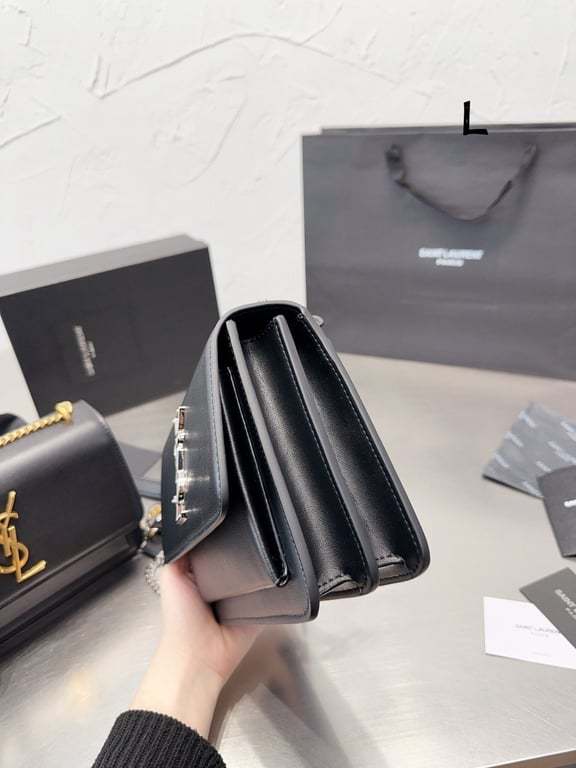 SAINT LAURENT SUNSET MEDIUM CHAIN BAG IN SMOOTH LEATHER 22CM