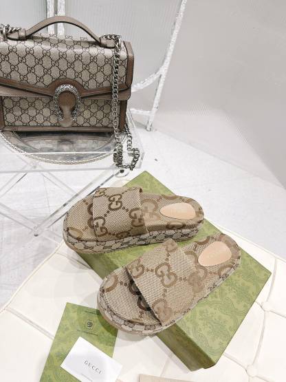 SANDAL GG 623212 UKO00 2580 WOMEN'S PLATFORM SLIDE SANDAL CAMEL