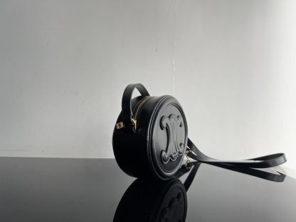 CE CROSSBODY OVAL PURSE CUIR TRIOMPHE IN SMOOTH CALFSKIN BLACK 10I703DPQ38NO