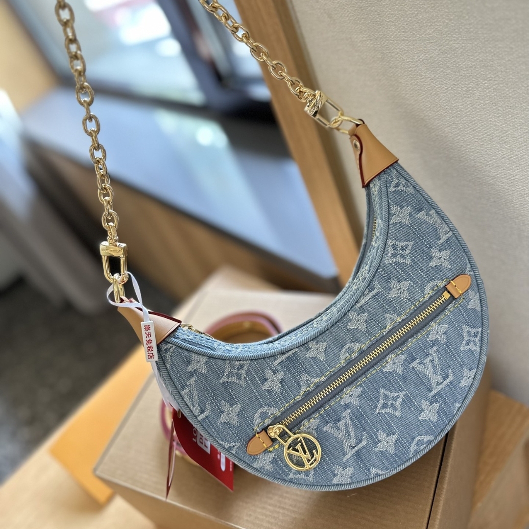 LV LV BY THE POOL LOOP MONOGRAM SKY BLUE DENIM 25CM M24846