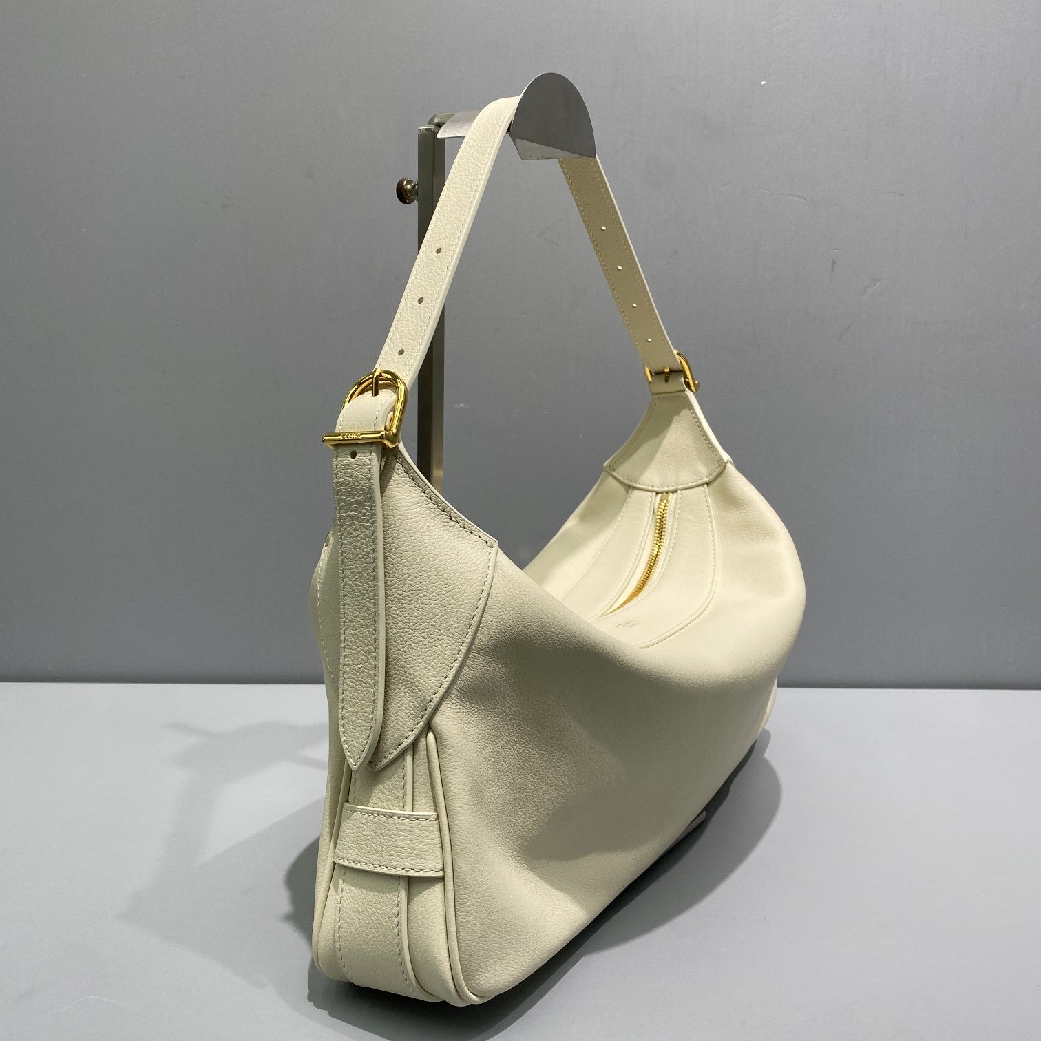 CE Medium Romy In Supple White For Women 13in/34cm 197443DPJ.01RC