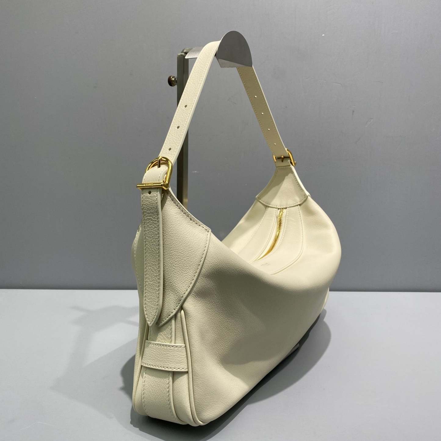 CE Medium Romy In Supple White For Women 13in/34cm 197443DPJ.01RC