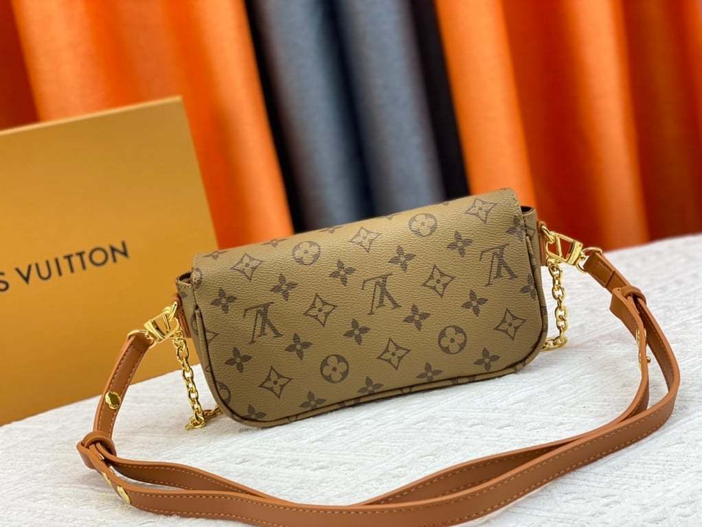 LUV WALLET ON CHAIN IVY BEIGE