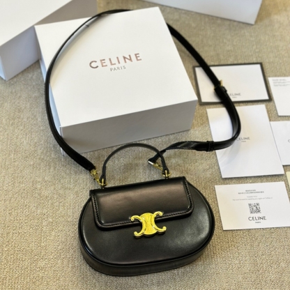 CE BESACE CLEA SQUARE FLAP BAG IN SHINY CALFSKIN BLACK 20CM