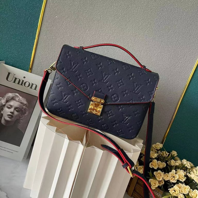 LUV POCHETTE METIS 25CM M44071