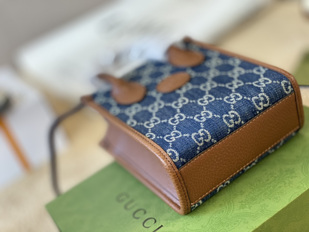 GG MINI TOTE BAG WITH INTERLOCKING G SUPREME CANVAS 671623 2KQGT 8375