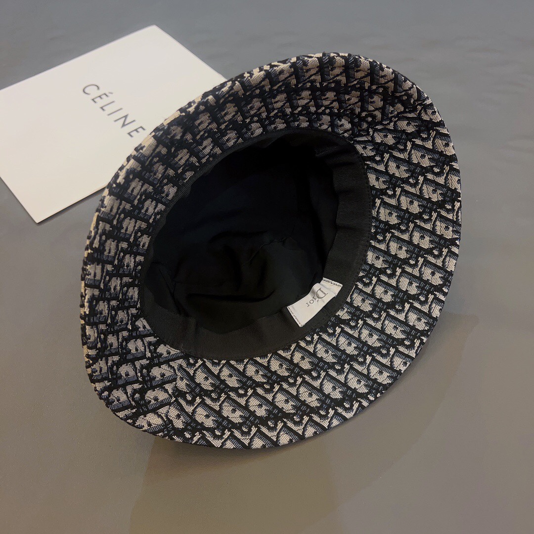 DOR OBLIQUE BUCKET HAT WITH DOR HARDWARE BLACK AND BEIGE