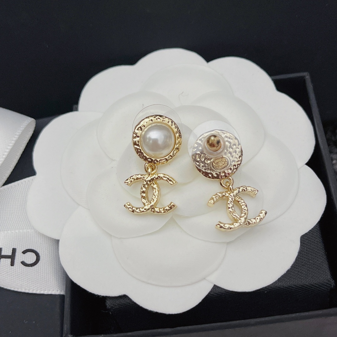 CC CC PEARL EARRINGS
