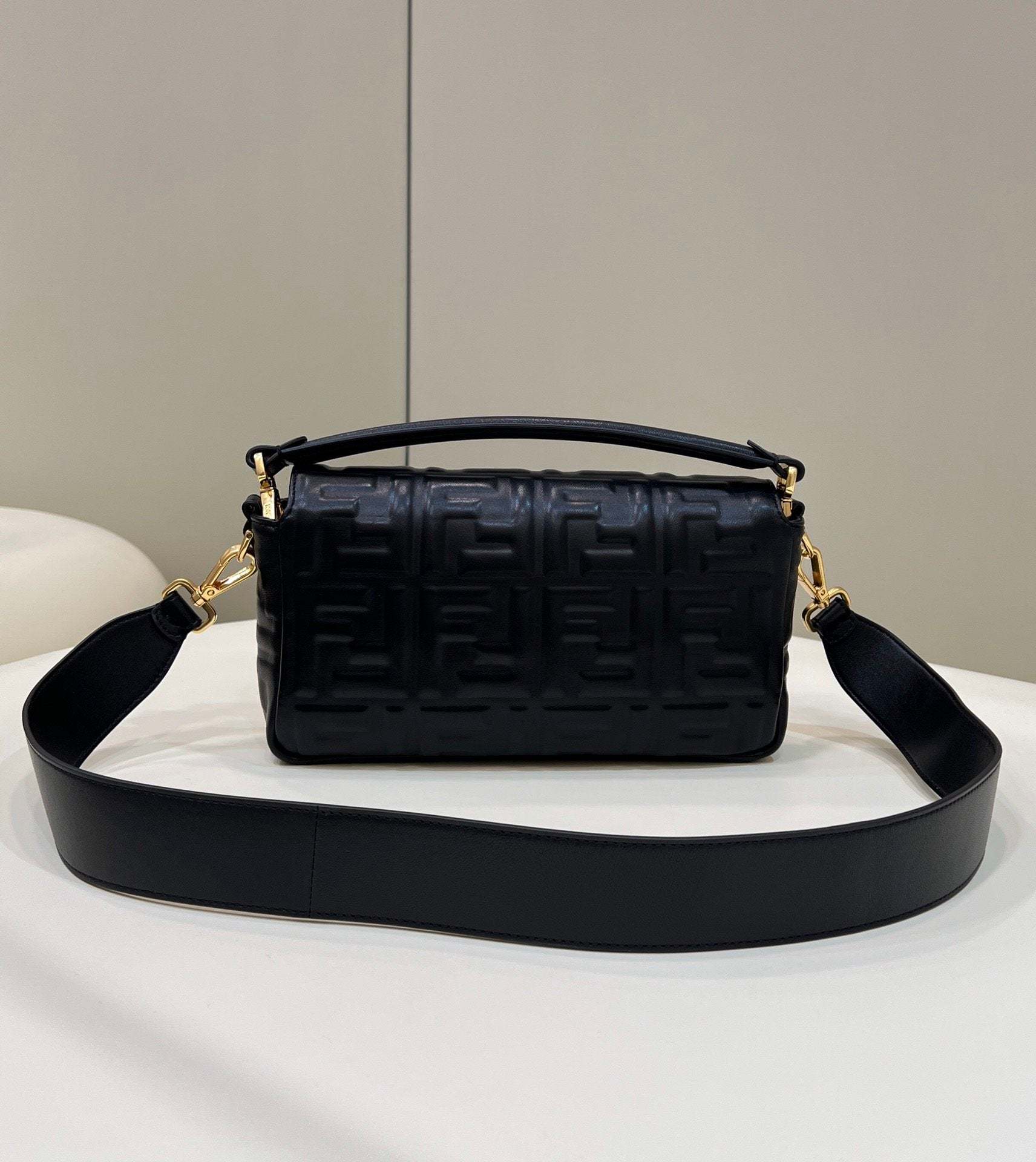 FI Baguette Black For Women, Women’s Handbags, Shoulder And Crossbody Bags 10.6in/27cm FF 8BR600A72VF15ZW