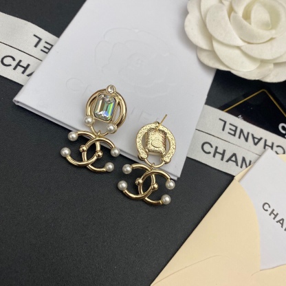 CC WHITE CRYSTALS EARRINGS