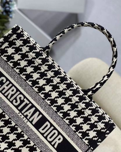 DOR PERSONALIZED MEDIUM BOOK TOTE BLACK MACRO HOUNDSTOOTH EMBROIDERY/ 36CM M1296ZTQT M911