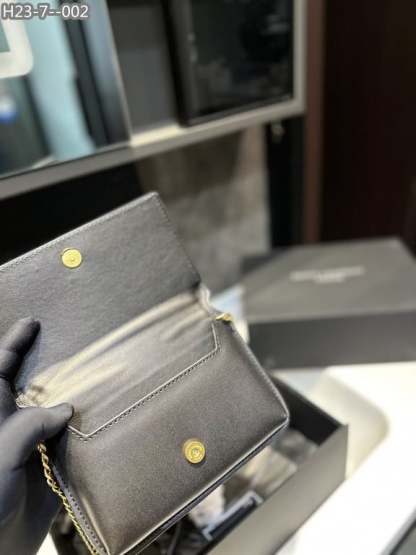 SAINT LAURENT UPTOWN YSL PLAQUE GRAINED LEATHER 18CM