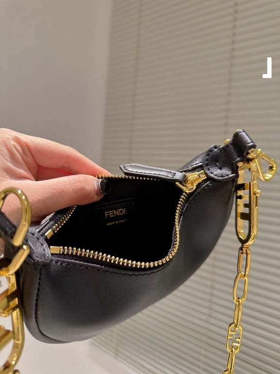 FD NANO GRAPHY BLACK LEATHER CHARM 19CM