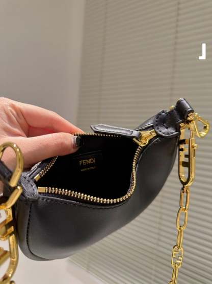 FD NANO GRAPHY BLACK LEATHER CHARM 19CM