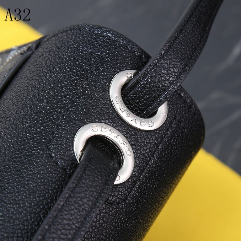 GY SEAL CLASP THE 233 BAG BLACK 25CM