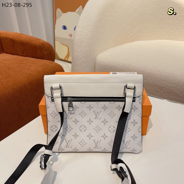 LUV OUTDOOR FLAP MESSENGER MONOGRAM TAIGARAMA 27CM M30411