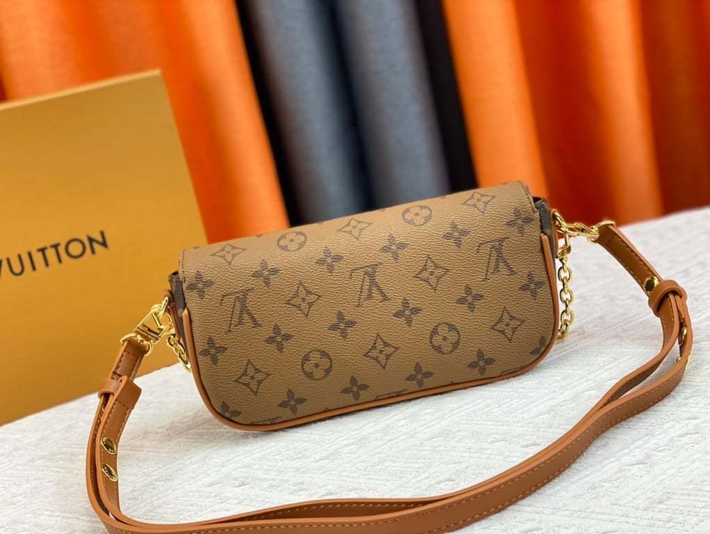 LUV WALLET ON CHAIN IVY BEIGE BROWN