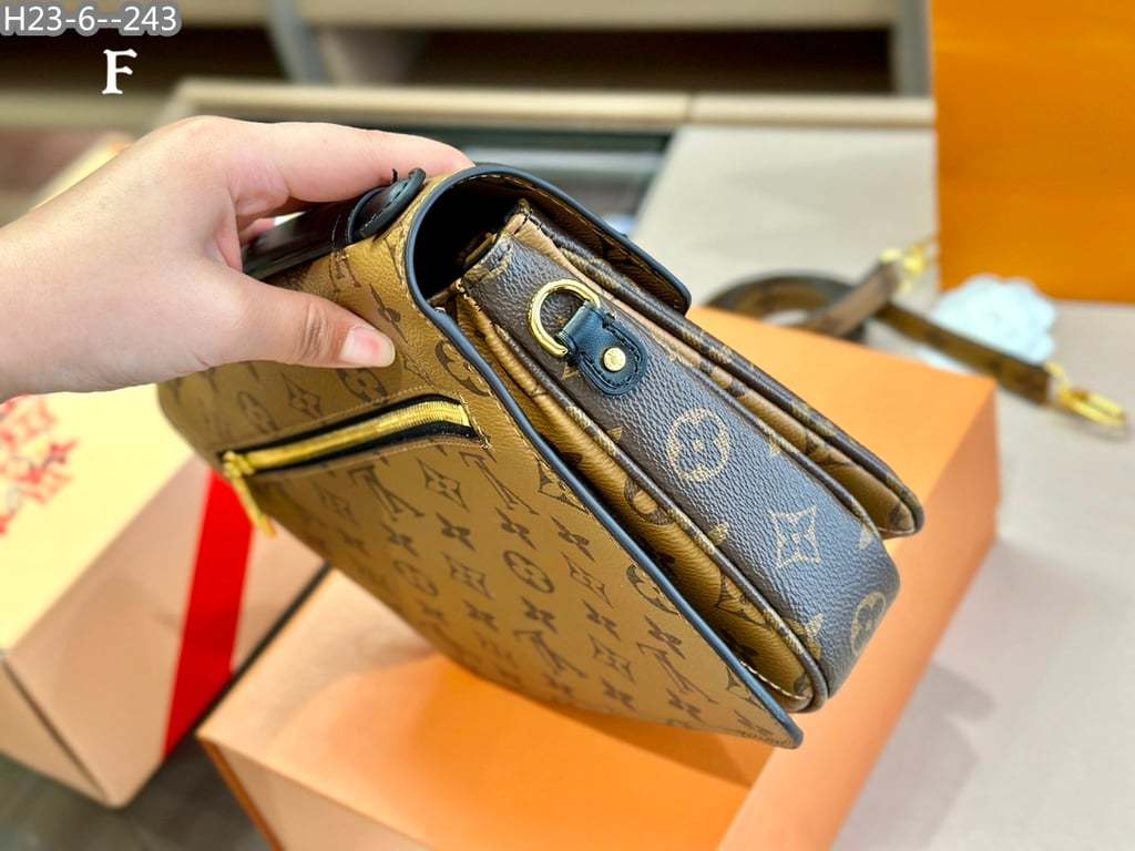 LUV 25CM POCHETTE METIS MONOGRAM REVERSE