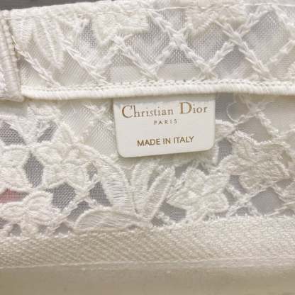 DIR 36CM WHITE D-LACE EMBROIDERY WITH 3D MACRAME EFFECT TOTE BAG