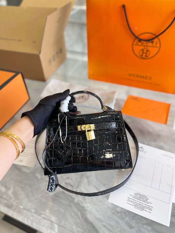 HM MINI KELLY CROCODILE GOLD-TONED HARDWARE BLACK 22CM