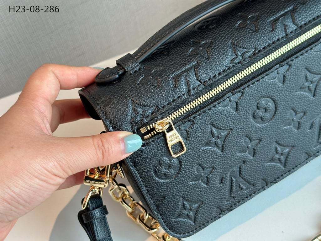LUV POCHETTE METIS EAST WEST BAG BLACK 21CM M46595