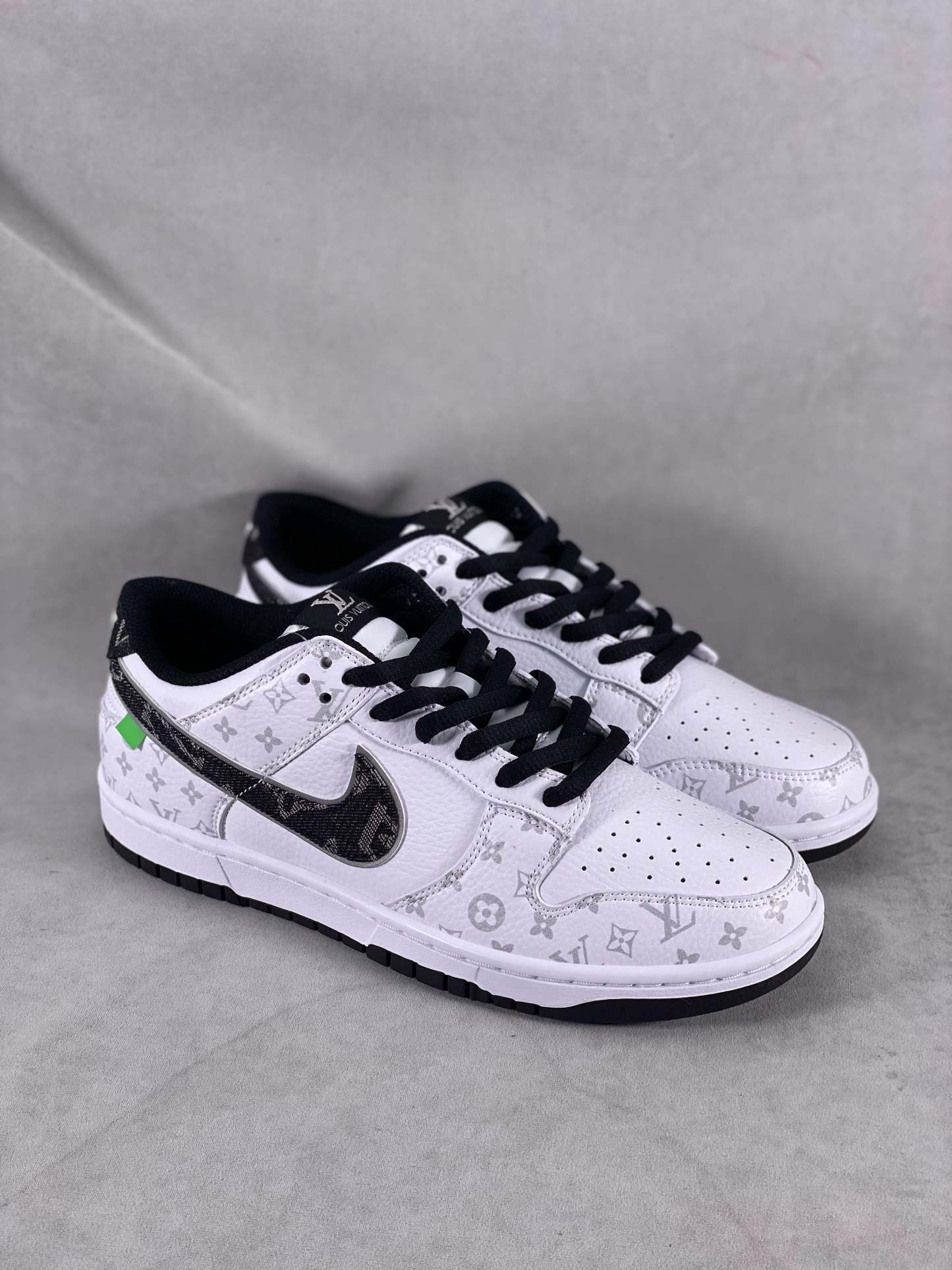 Designer SB Dunk Low x LV 0526 591