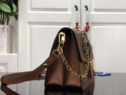 LUV DAUPHINE MM 25CM