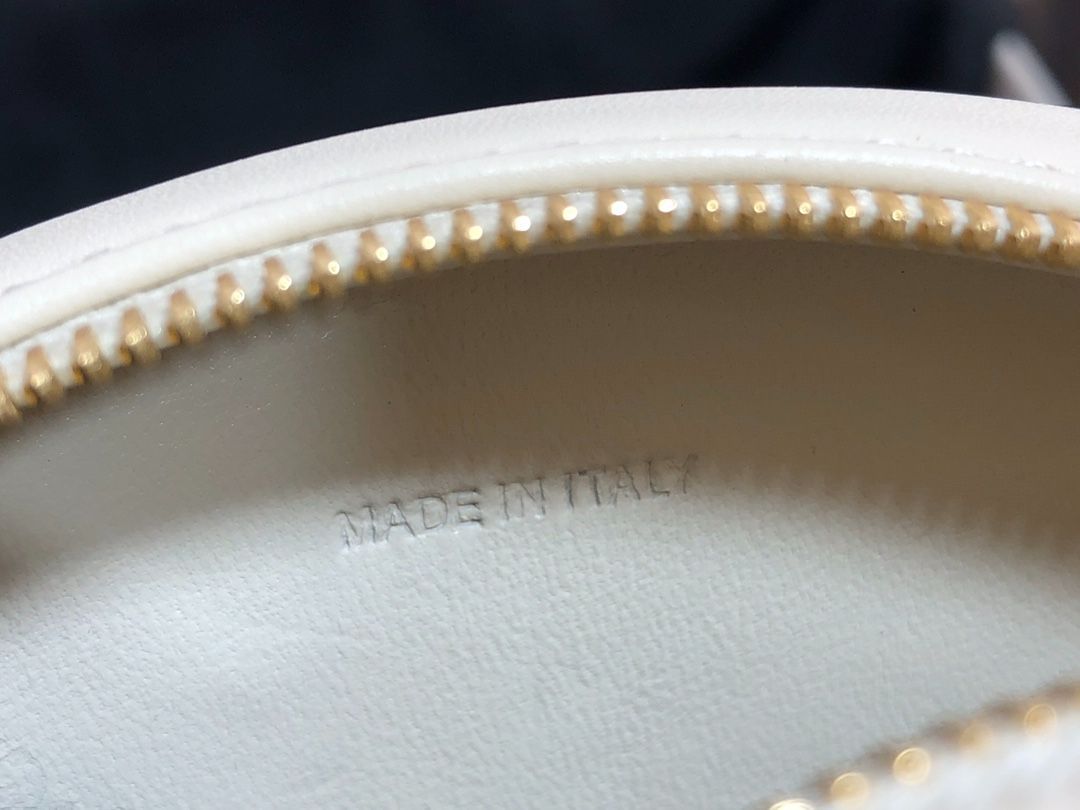 CE CROSSBODY OVAL PURSE CUIR TRIOMPHE IN SMOOTH CALFSKIN WHITE