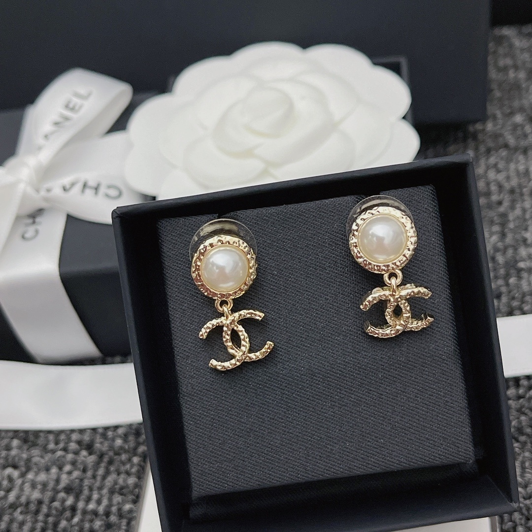 CC CC PEARL EARRINGS