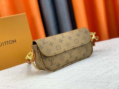 LUV WALLET ON CHAIN IVY BEIGE