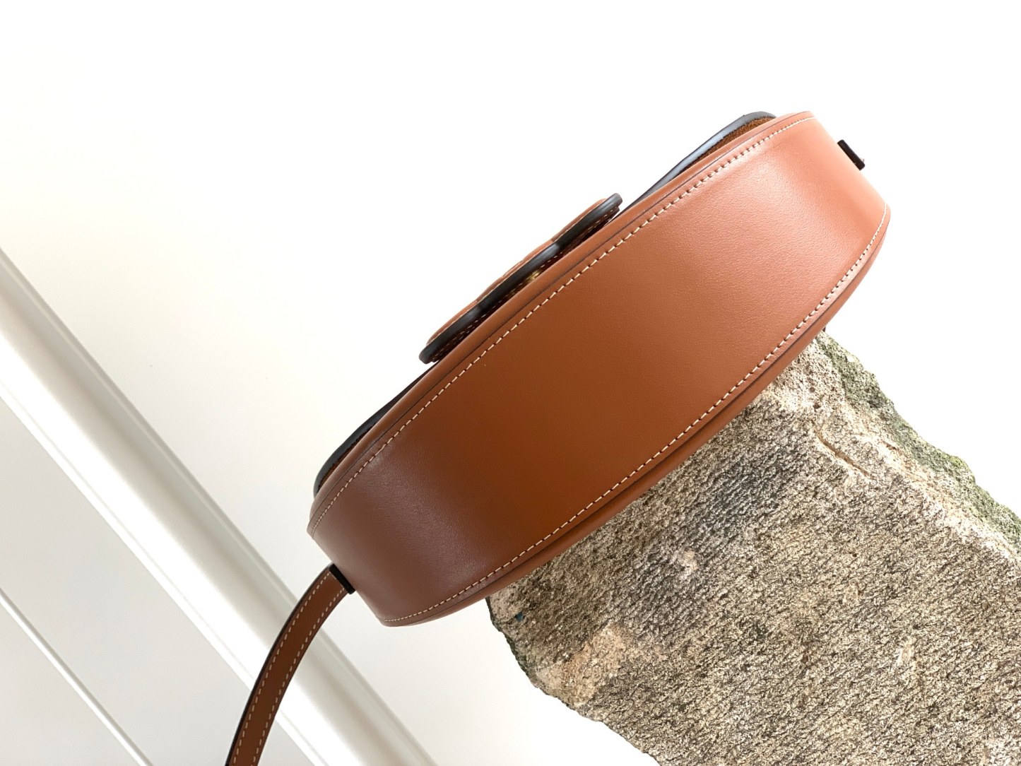 CE BESACE CUIR TRIOMPHE IN SMOOTH CALFSKIN TAN 111233DU304LU