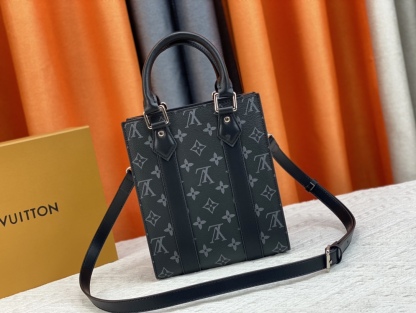 LV SAC PLAT MINI GREY AND BLACK LEATHER 22CM M46453