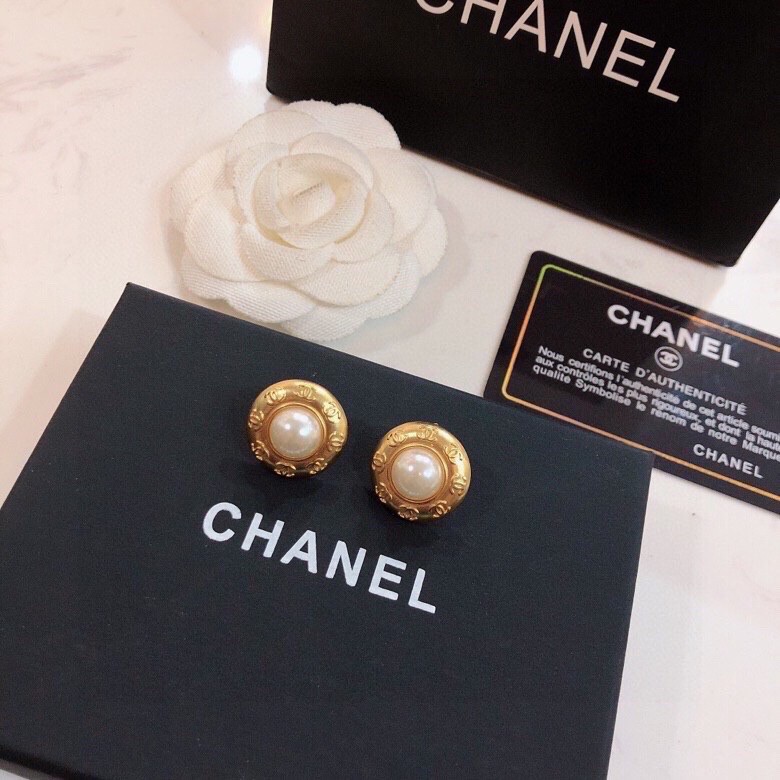 CC BUTTON GOLD EARRINGS