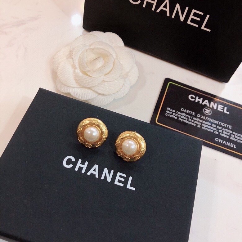 CC BUTTON GOLD EARRINGS