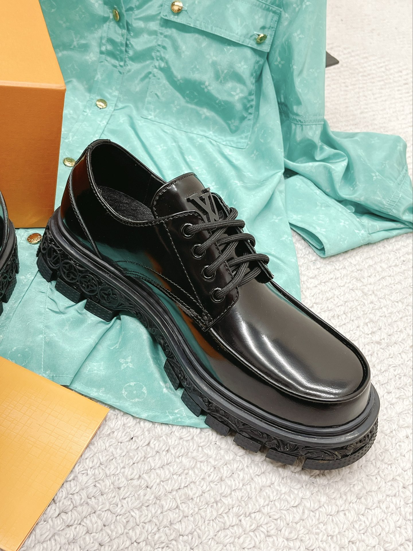 LUV LV BAROQUE DERBY BLACK