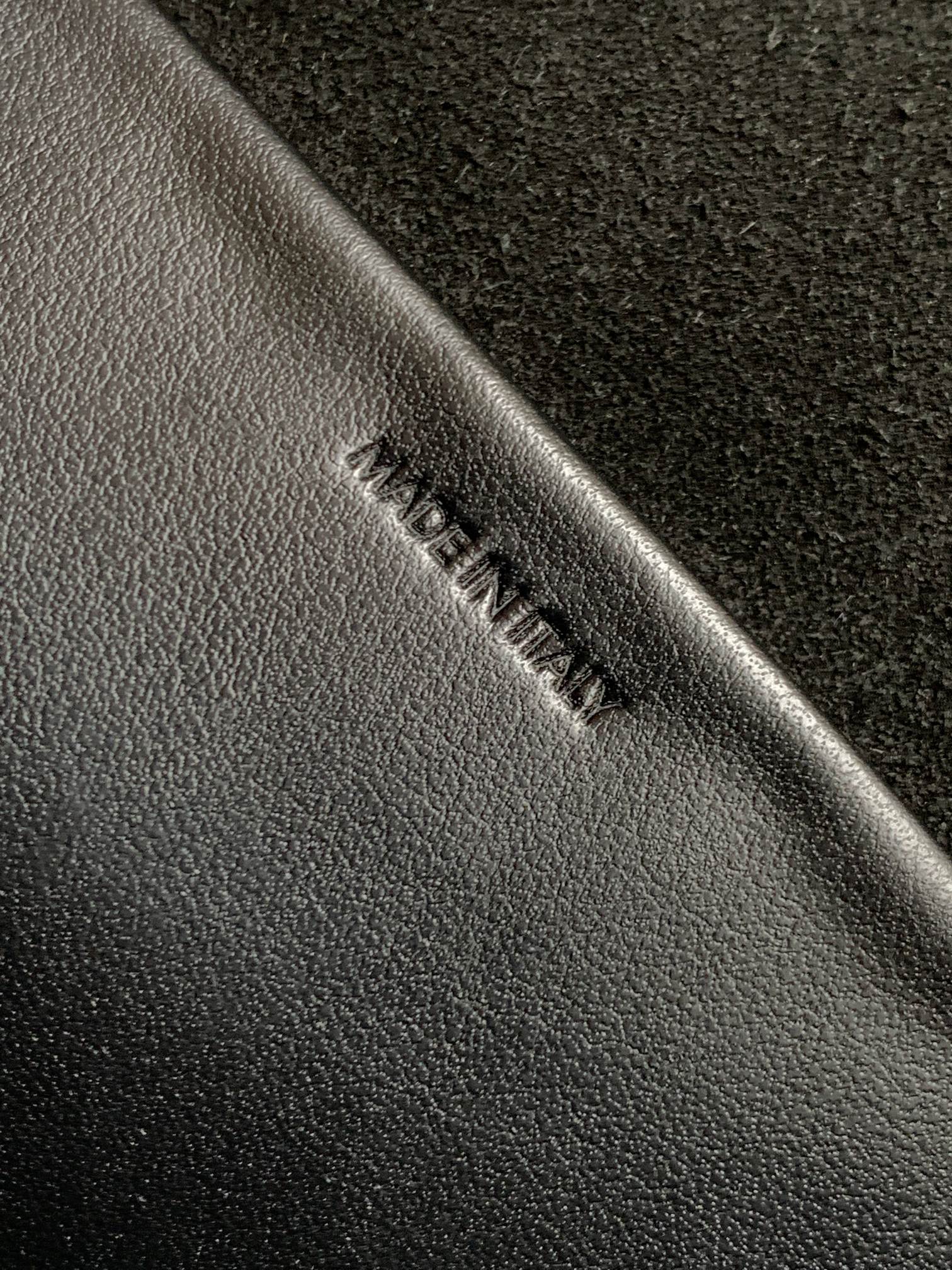 CE BESACE CUIR TRIOMPHE IN SMOOTH CALFSKIN BLACK