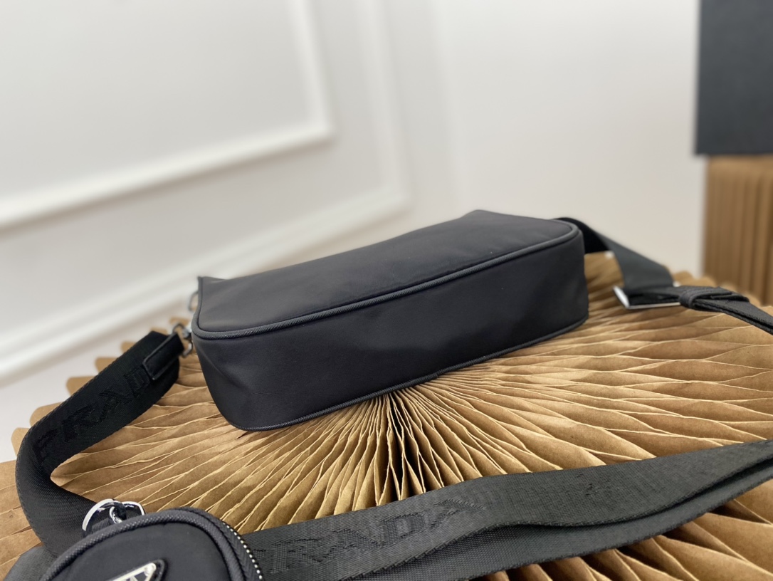 PR RE-EDITION 2000 RE-NYLON SHOULDER BAG 1BH046R064F0002VW11