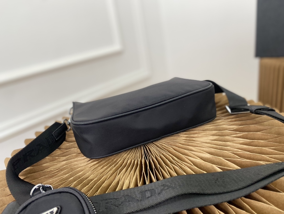 PR RE-EDITION 2000 RE-NYLON SHOULDER BAG 1BH046R064F0002VW11