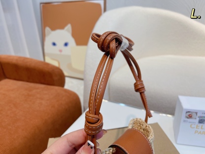CE CROSSBODY AIRPODS PANIER IN RAFFIA AND CALFSKIN TAN 11CM