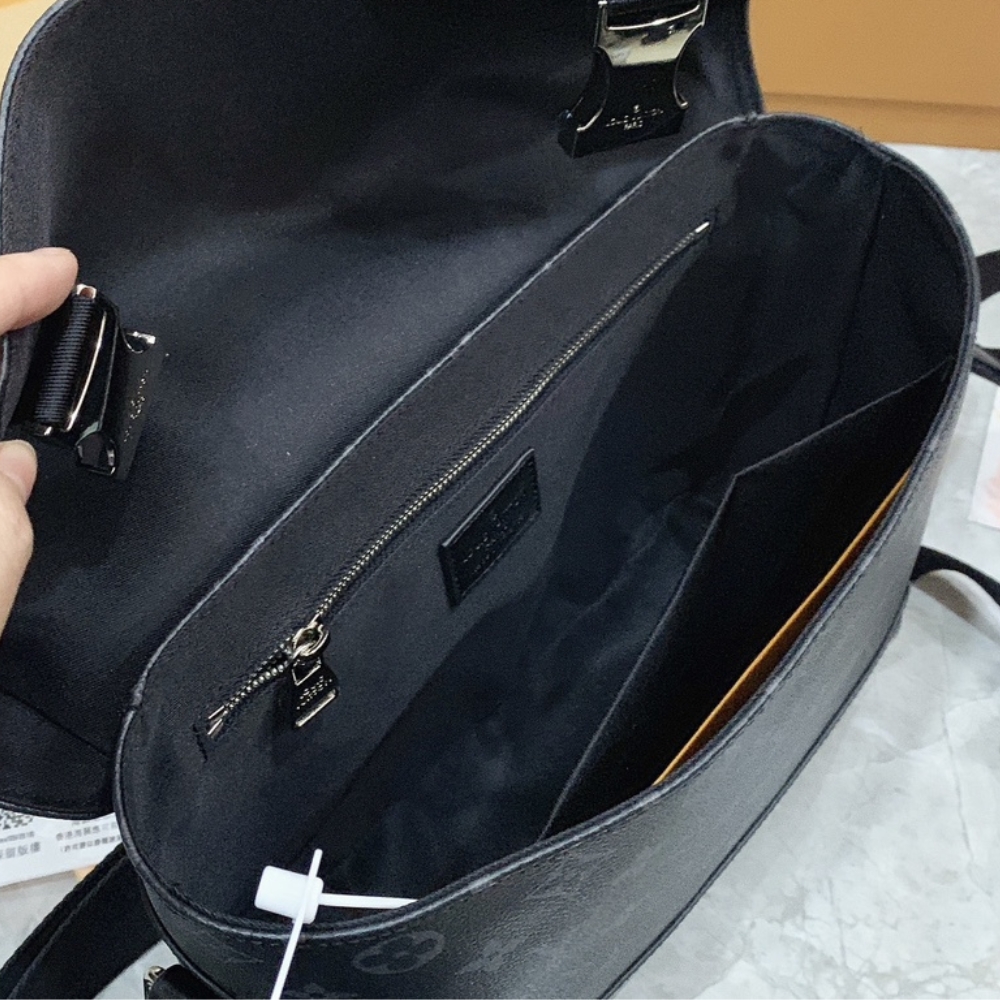 LV MESSENGER PM VOYAGER BLACK 32CM M40511