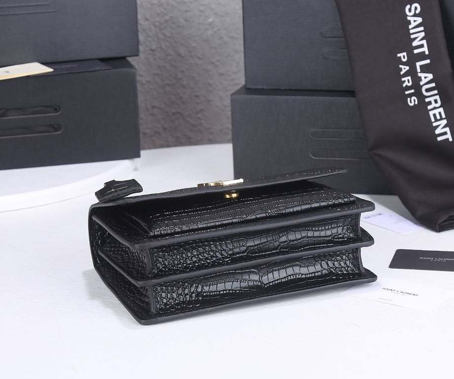 SAINT LAURENT SUNSET MEDIUM CHAIN GAB IN CROCODILE EMBOSSED SHINY BLACK GOLD 22CM