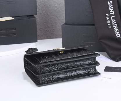 SAINT LAURENT SUNSET MEDIUM CHAIN GAB IN CROCODILE EMBOSSED SHINY BLACK GOLD 22CM