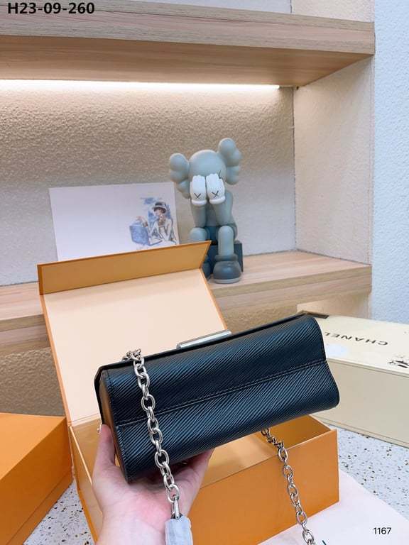 LUV TWIST MM BAG BLACK 23CM M21110