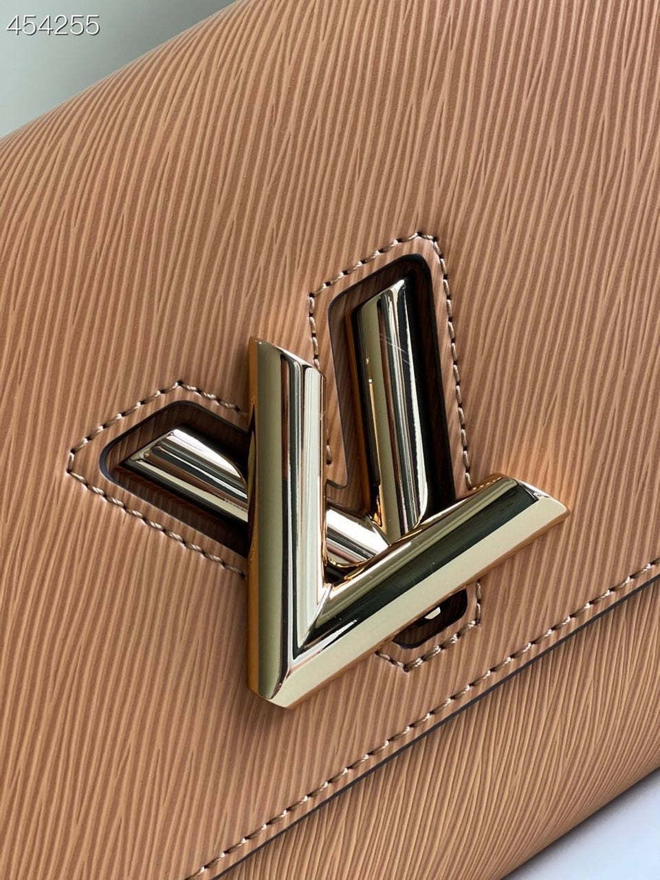 LV Twist MM Monogram Blossoms Honey Gold For Women, WoHandbag, Shoulder And Crossbody Bags 9.1in/23cm LV M57506
