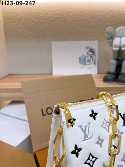 LUV BOLSO COUSSIN PM MONOGRAM WHITE 26CM