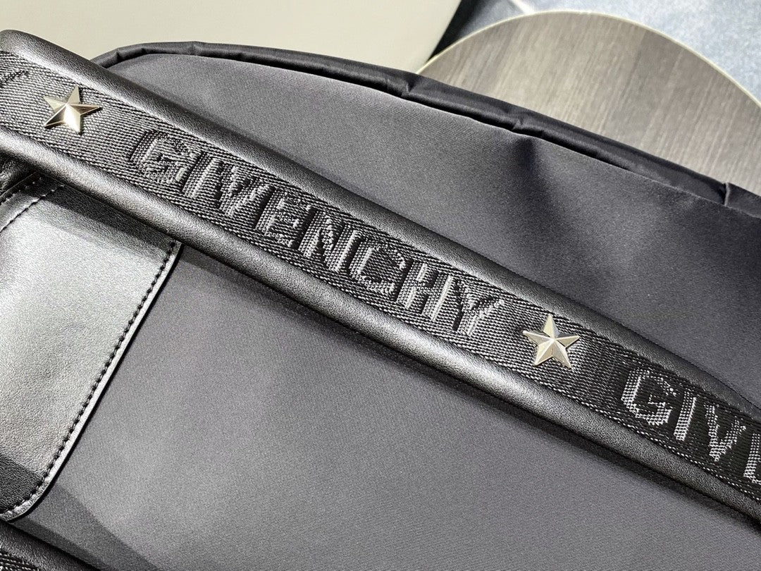 gv Essentiel U Backpack Black For Men, Men&#8217;s Backpacks 17in/43cm GVC