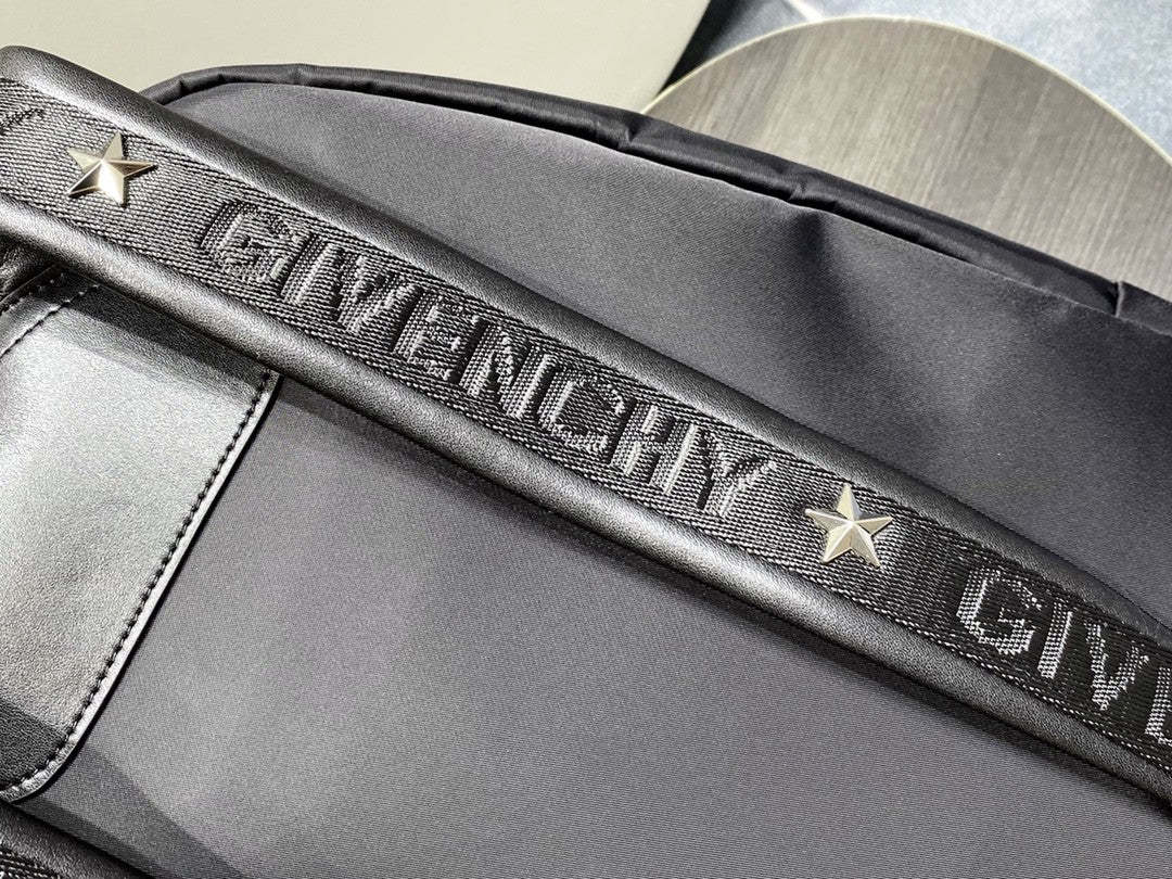 gv Essentiel U Backpack Black For Men, Men&#8217;s Backpacks 17in/43cm GVC