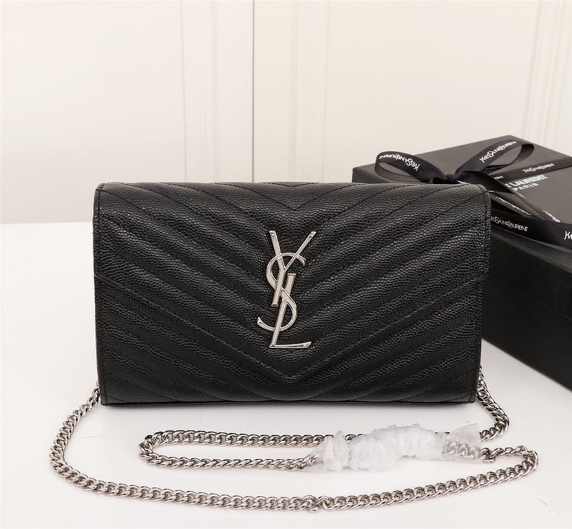 SAINT LAURENT CASSANDRE MATELASSE CHAIN WALLET IN GRAIN DE POUDRE EMBOSSED BLACK SILVER 22CM