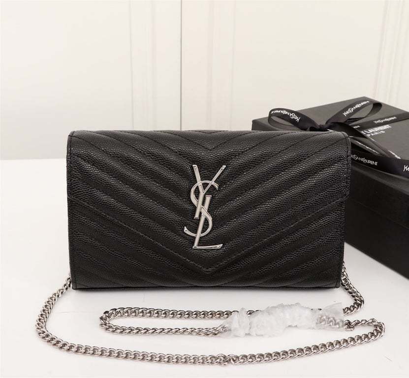 SAINT LAURENT CASSANDRE MATELASSE CHAIN WALLET IN GRAIN DE POUDRE EMBOSSED BLACK SILVER 22CM