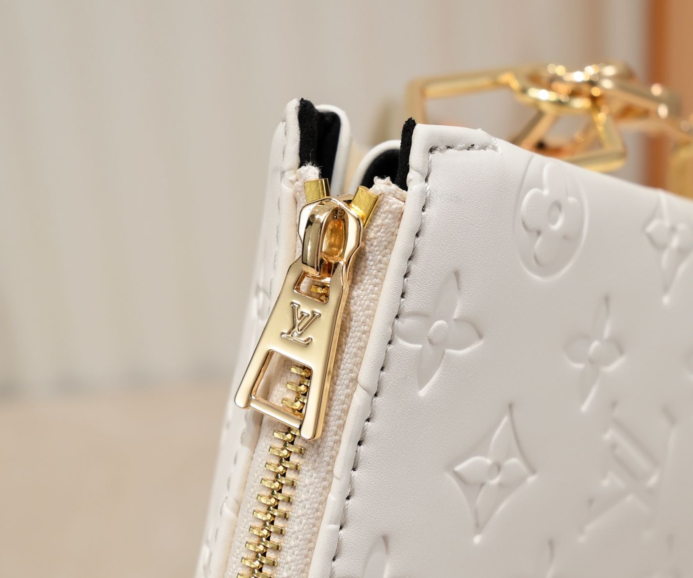 LV COUSSIN PM CREAM 26CM M57793